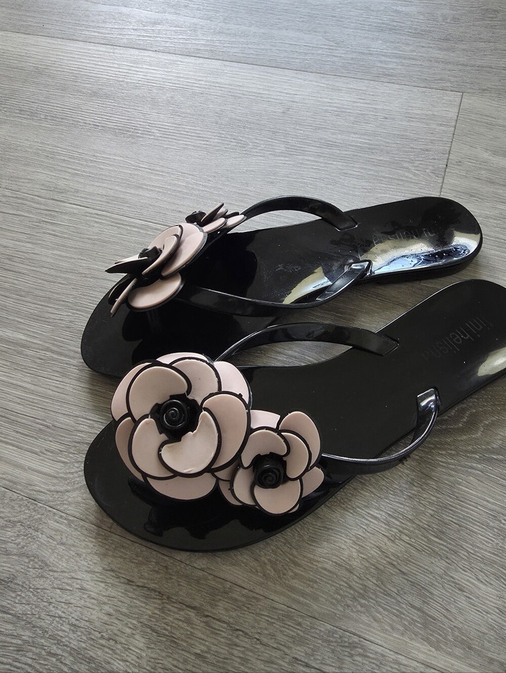Melissa Harmonic Petals jelly flip-flops, featuring a distinctive beig Size 7
